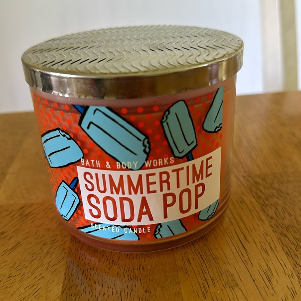 Bath & Bodyworks Summertime Soda Pop 3 wick candle